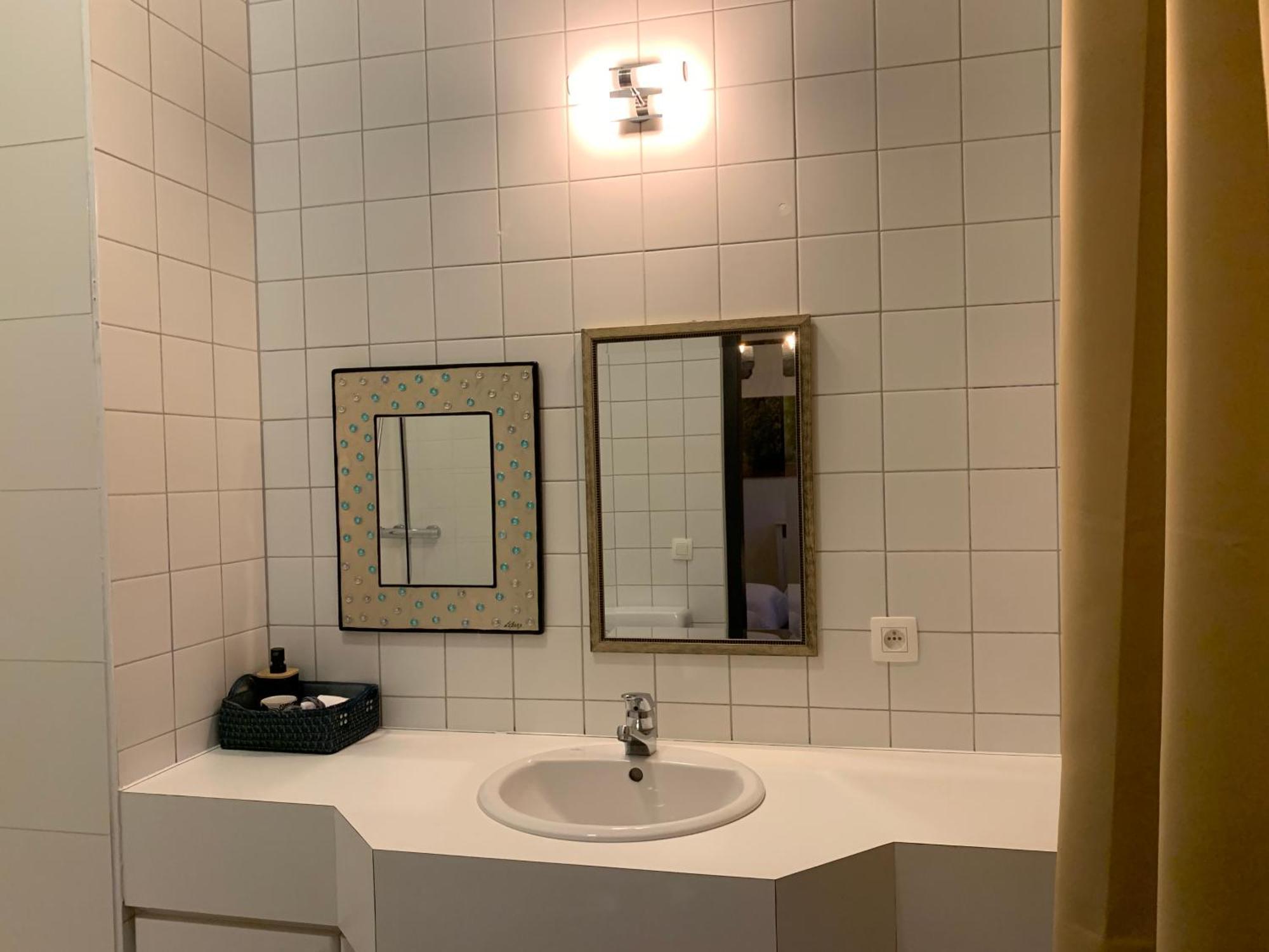 De Lotuspoort Met Mihr'S B&B In De Abdij Van Bornem Bagian luar foto